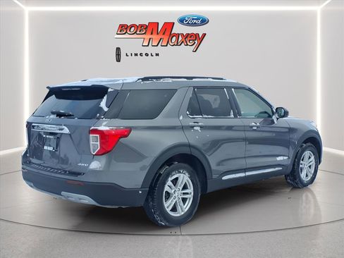 Used 2023 Ford Explorer XLT w/ Equipment Group 202A image 4