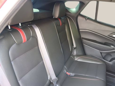 Used 2025 Chevrolet Trax RS FWD image 17