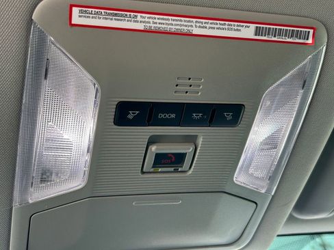 Used 2022 Toyota RAV4 LE FWD image 18