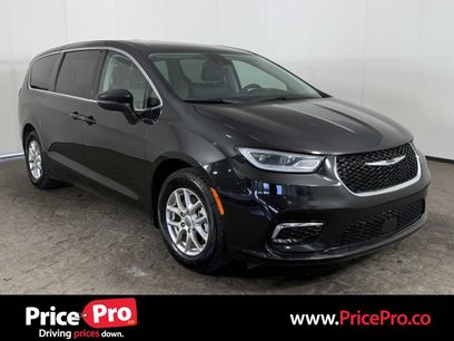 Used 2023 Chrysler Pacifica Touring-L