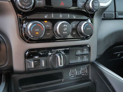 Used 2022 RAM 1500 Big Horn AWD/4WD image 24