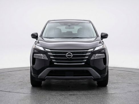 Used 2025 Nissan Rogue SV image 2