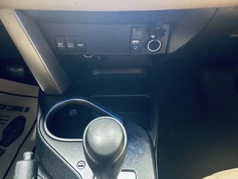 Used 2017 Toyota RAV4 XLE AWD/4WD image 40