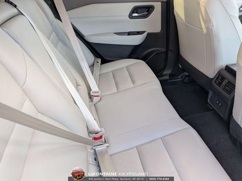 Used 2024 Nissan Rogue SL AWD/4WD image 26