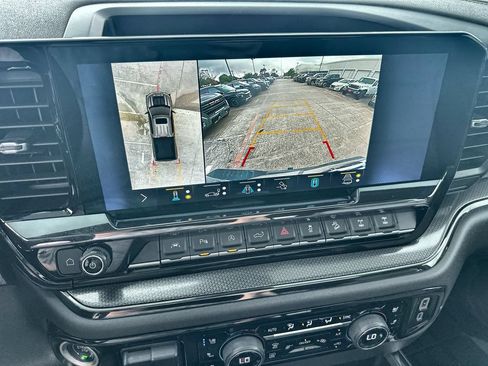 Used 2022 Chevrolet Silverado 1500 ZR2 w/ Technology Package AWD/4WD image 29