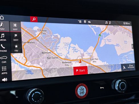 Certified 2025 Porsche Macan image 22