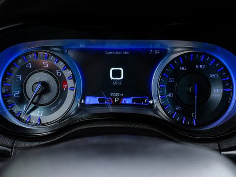Used 2019 Chrysler 300 S RWD image 26
