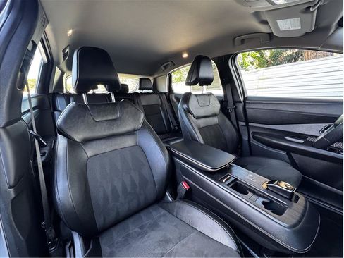 Used 2024 Nissan Ariya AWD image 15