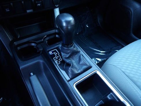 Used 2021 Toyota Tacoma 2WD Access Cab image 17