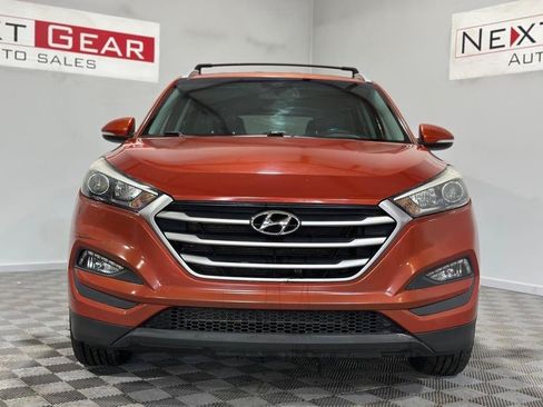 Used 2017 Hyundai Tucson SE Plus w/ Cargo Package FWD image 4