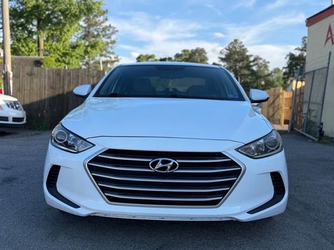 Used 2017 Hyundai Elantra SE FWD image 3