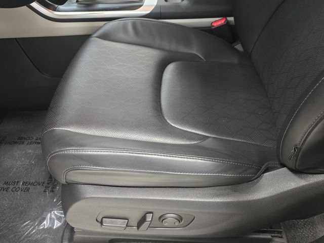 Used 2023 Kia Carnival LX FWD image 24