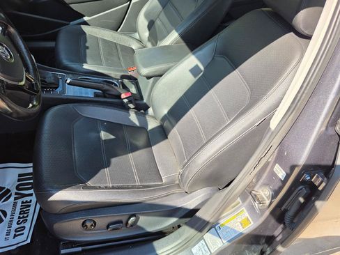 Used 2016 Volkswagen Passat 1.8T SE FWD image 26