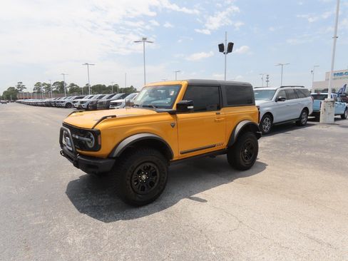 Used 2021 Ford Bronco First Edition AWD/4WD image 2