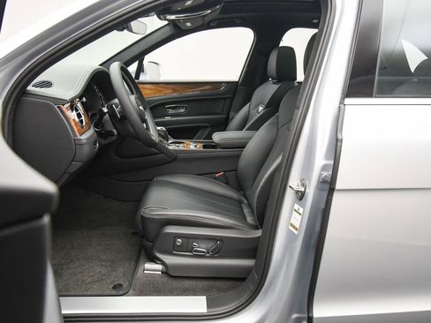 New 2025 Bentley Bentayga AWD/4WD image 19