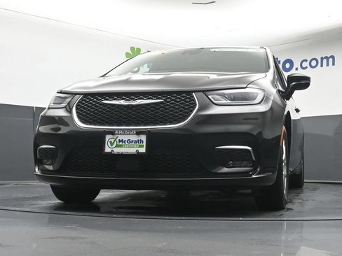 Used 2025 Chrysler Pacifica Select FWD image 7