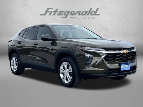 Certified 2024 Chevrolet Trax LS image 1