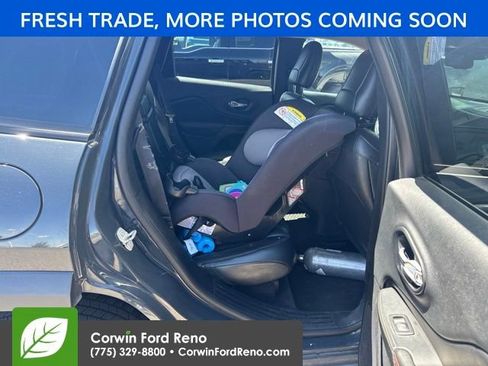 Used 2016 Jeep Cherokee Trailhawk AWD/4WD image 13