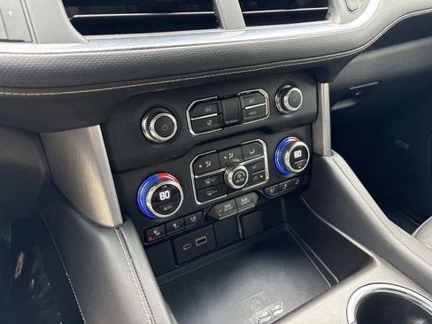 Used 2022 GMC Yukon XL SLT w/ SLT Luxury Package image 23