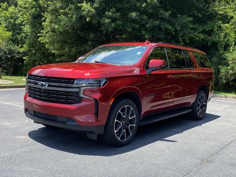 Used 2022 Chevrolet Suburban RST w/ Luxury Package AWD/4WD image 5