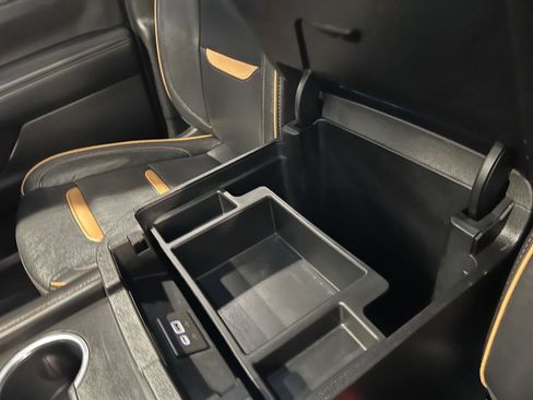 Used 2022 GMC Yukon SLT w/ SLT Luxury Package image 21