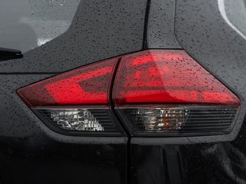 Used 2017 Nissan Rogue S image 8