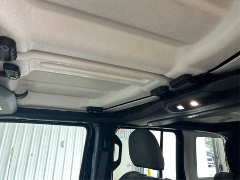 Used 2024 Jeep Wrangler Unlimited Sahara AWD/4WD image 19