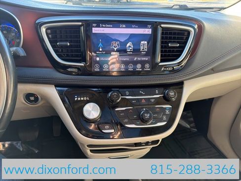 Used 2020 Chrysler Pacifica Limited image 12