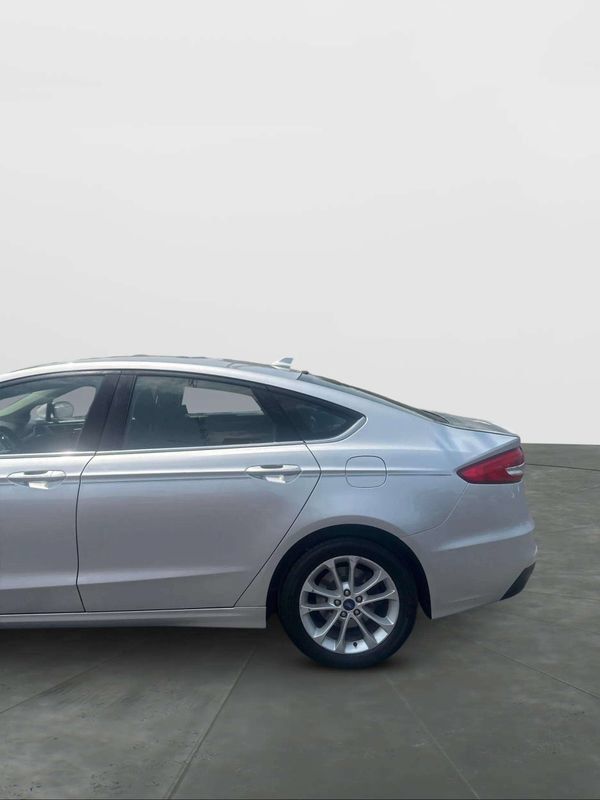 Used 2019 Ford Fusion SE FWD image 31