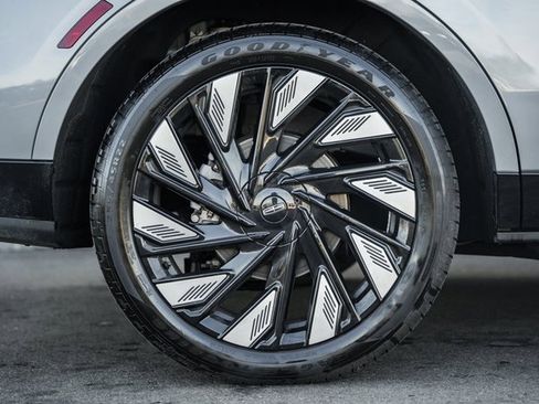 Used 2024 Lincoln Nautilus Reserve w/ Jet Appearance Package (87T) image 18