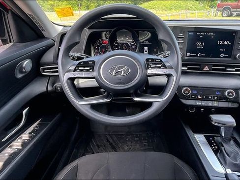 Used 2022 Hyundai Elantra SEL FWD image 8