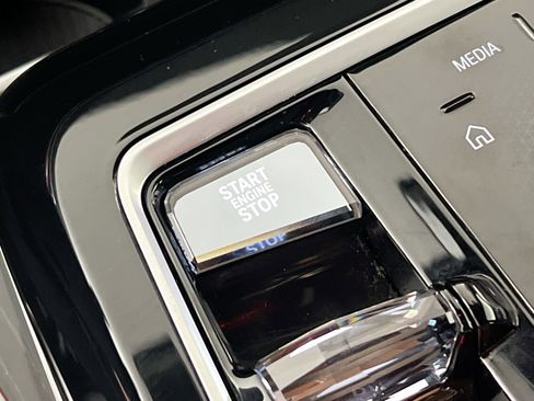 Used 2024 BMW 740i image 24