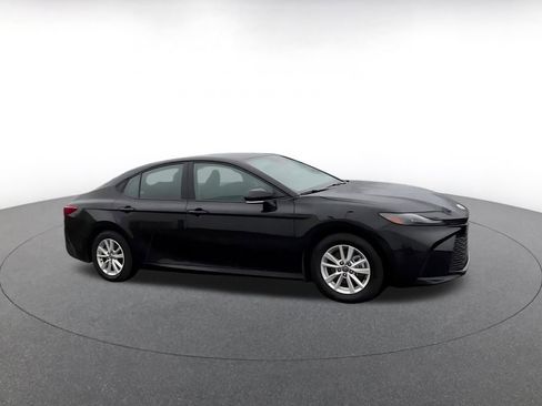 Used 2025 Toyota Camry LE image 2