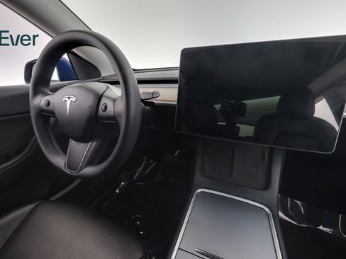 Used 2022 Tesla Model Y Long Range AWD/4WD image 25