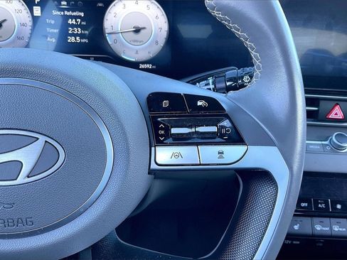 Used 2025 Hyundai Elantra SEL image 17