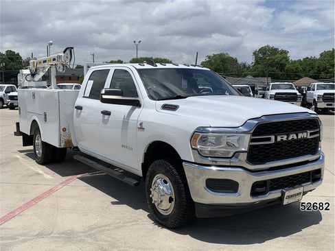 Used 2021 RAM 3500 Tradesman w/ Chrome Appearance Group AWD/4WD image 4