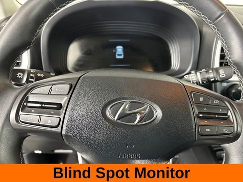 Used 2025 Hyundai Venue SEL FWD image 14