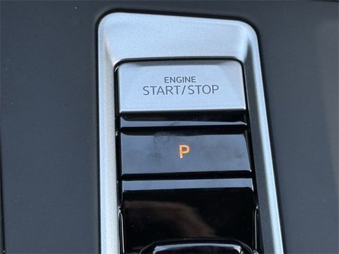 New 2026 Volkswagen Atlas SE image 18