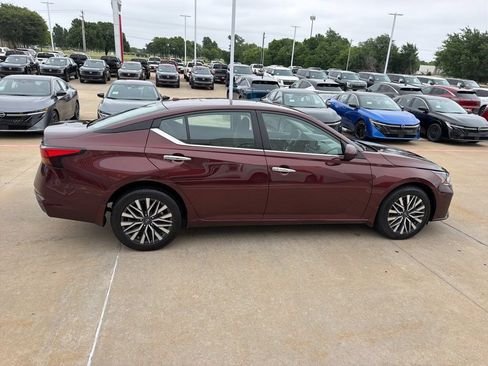 Used 2023 Nissan Altima 2.5 SV AWD/4WD image 6