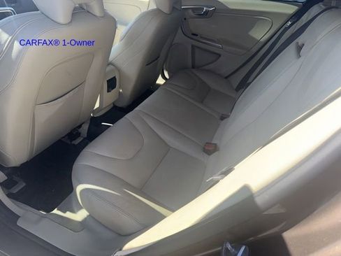 Used 2017 Volvo V60 T5 Cross Country image 14