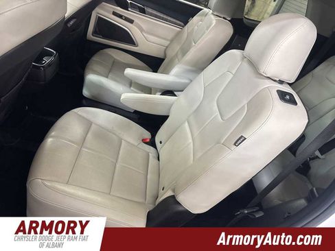 Used 2023 Kia Telluride EX w/ EX Captain's Chair Package image 27