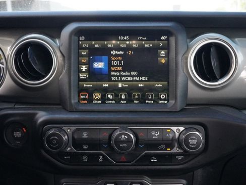 Used 2023 Jeep Gladiator Overland AWD/4WD image 39