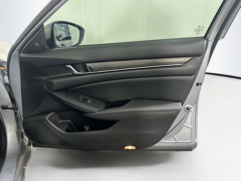 Used 2020 Honda Accord Touring image 31