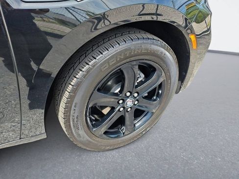 Used 2024 Buick Enclave Essence w/ Sport Touring Edition AWD/4WD image 11