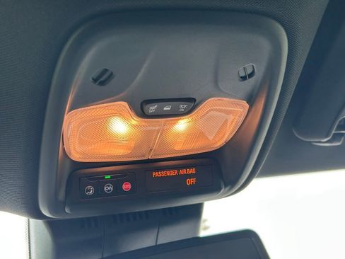 Used 2025 Chevrolet Colorado LT RWD image 17