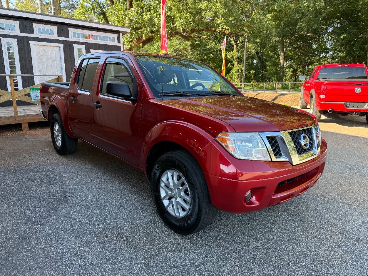 Used 2017 Nissan Frontier SV w/ SV Value Truck Package RWD image 3