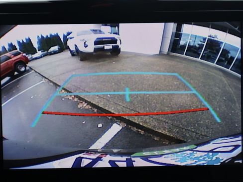 Used 2021 Toyota Sienna XLE image 17