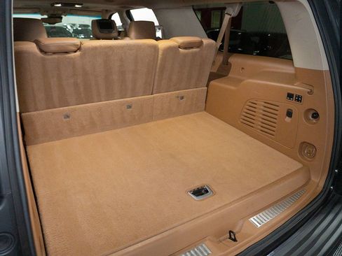 Used 2016 Cadillac Escalade ESV Platinum image 36