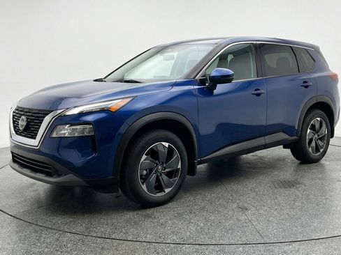 Used 2025 Nissan Rogue SV AWD/4WD image 3