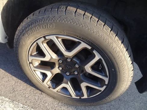 Used 2025 RAM 1500 Laramie image 13